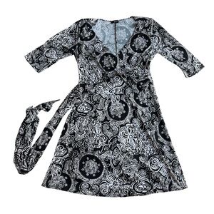 BCX Women’s V Neck Monochrome Patterned Tie Size 1X Black and White Casual Dress